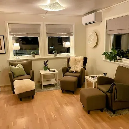 Idyllisk Hus I Sentrum Villa Vassenden