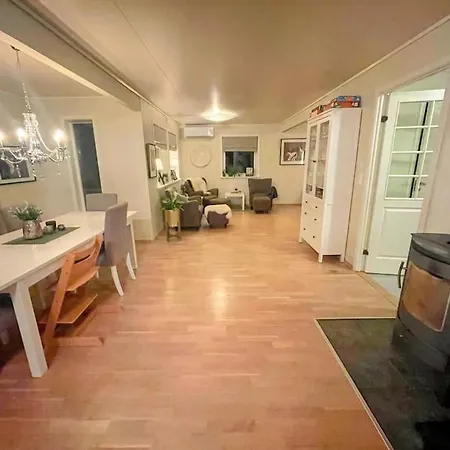 Idyllisk Hus I Sentrum Villa Vassenden